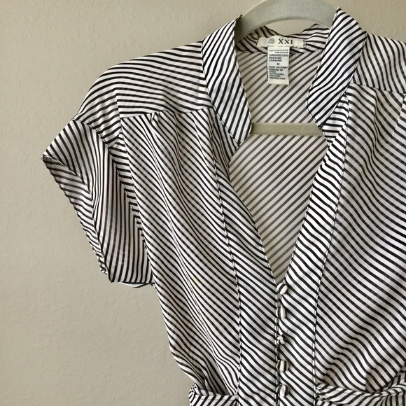 F O R E V ER 21 sheer V-neck top - Picture 6 of 8